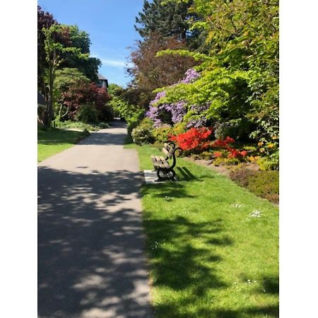 Perfectly Located 4 Storey Townhouse With 2 Parking Spaces In Central Harrogate Dış mekan fotoğraf
