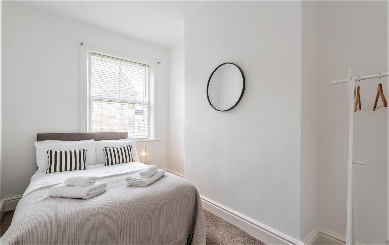 Perfectly Located 4 Storey Townhouse With 2 Parking Spaces In Central Harrogate Dış mekan fotoğraf