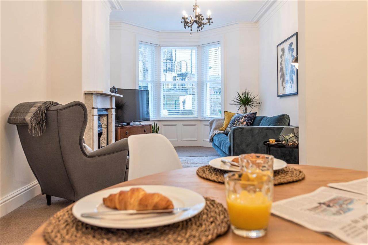 Perfectly Located 4 Storey Townhouse With 2 Parking Spaces In Central Harrogate Dış mekan fotoğraf
