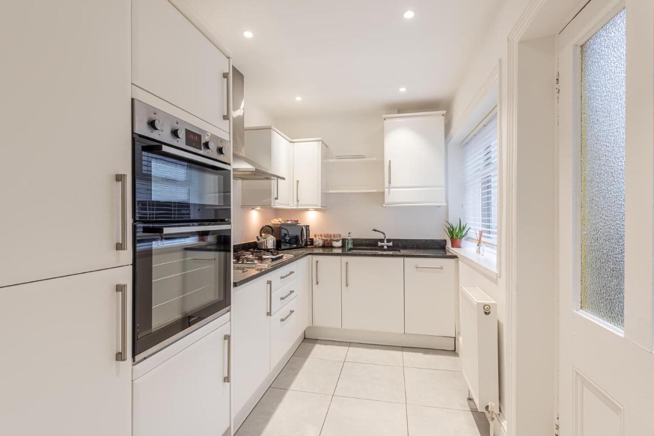 Perfectly Located 4 Storey Townhouse With 2 Parking Spaces In Central Harrogate Dış mekan fotoğraf
