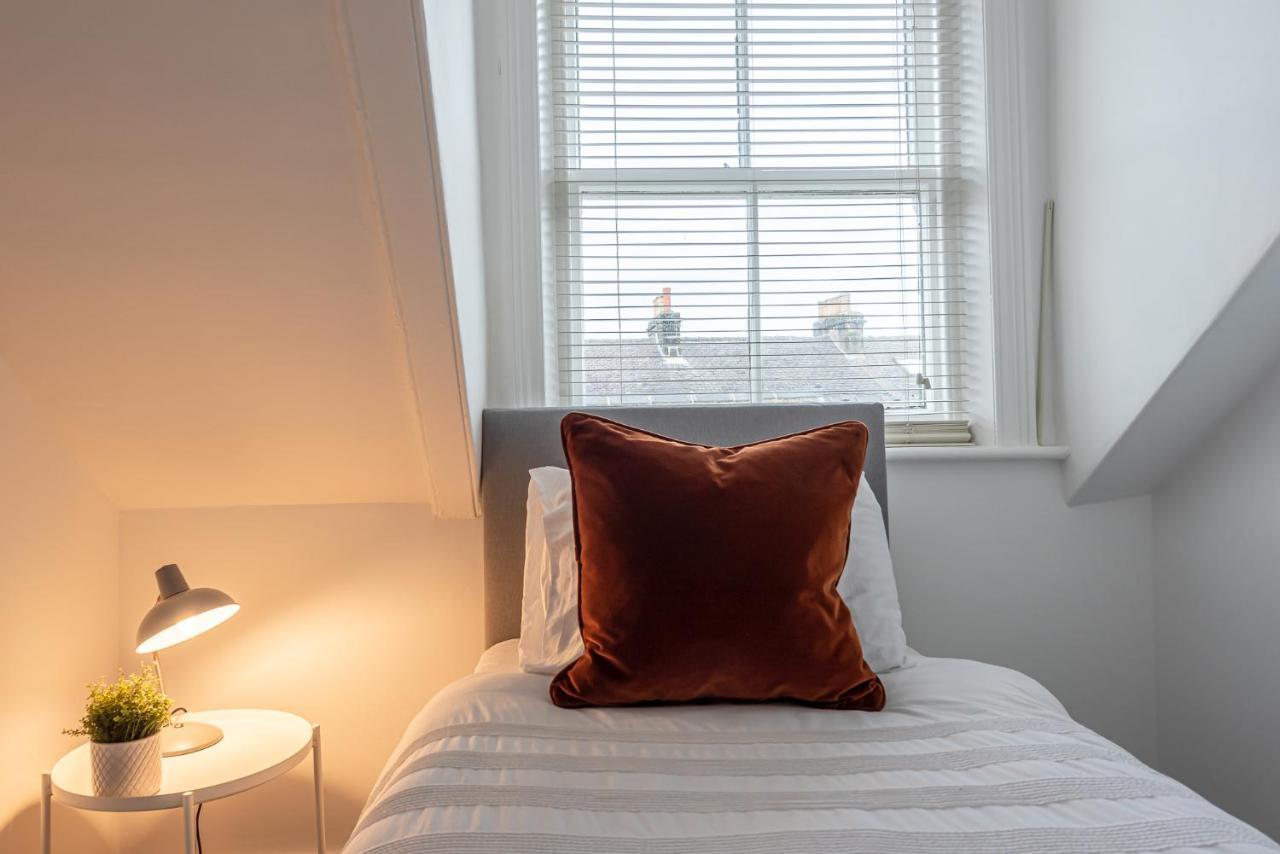 Perfectly Located 4 Storey Townhouse With 2 Parking Spaces In Central Harrogate Dış mekan fotoğraf
