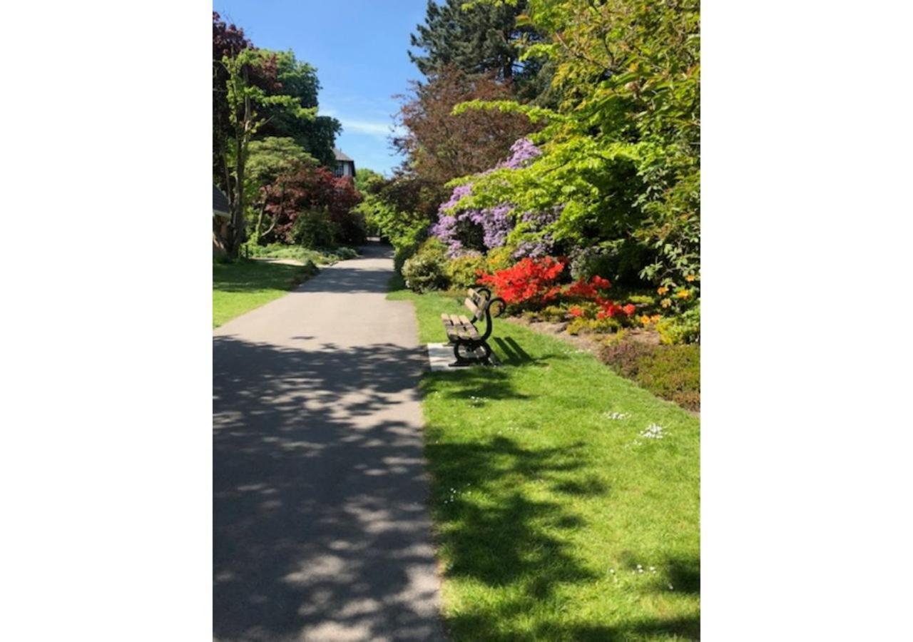 Perfectly Located 4 Storey Townhouse With 2 Parking Spaces In Central Harrogate Dış mekan fotoğraf