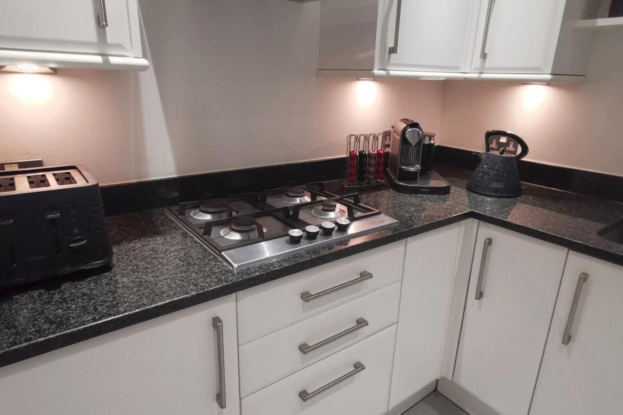 Perfectly Located 4 Storey Townhouse With 2 Parking Spaces In Central Harrogate Dış mekan fotoğraf