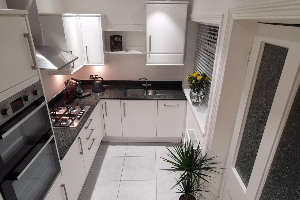 Perfectly Located 4 Storey Townhouse With 2 Parking Spaces In Central Harrogate Dış mekan fotoğraf