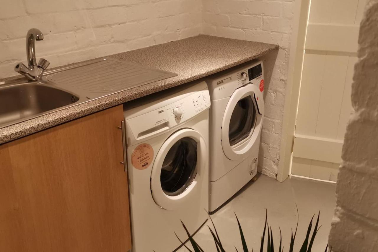 Perfectly Located 4 Storey Townhouse With 2 Parking Spaces In Central Harrogate Dış mekan fotoğraf