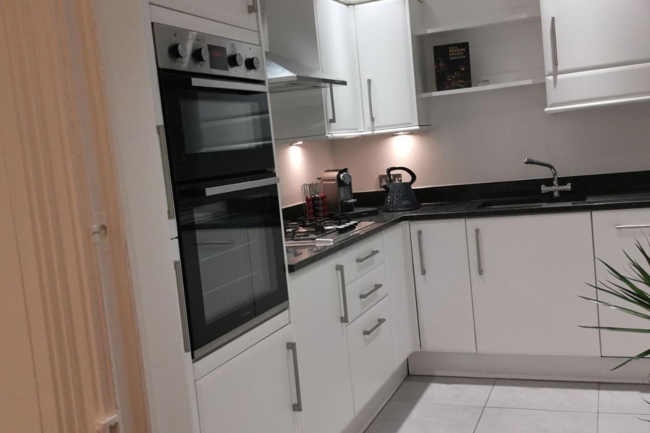 Perfectly Located 4 Storey Townhouse With 2 Parking Spaces In Central Harrogate Dış mekan fotoğraf